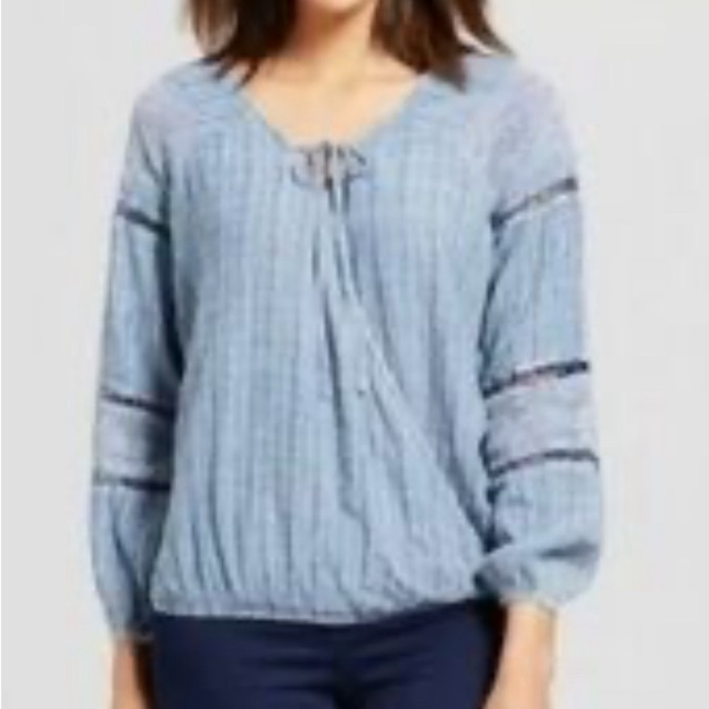 Knox Rose boho denim blue color top. Elastic at hem& on cuffs& open lace. size L
